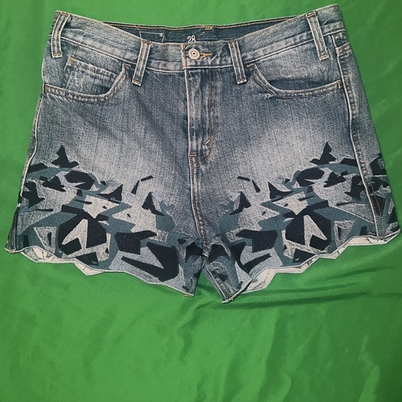 Levi’s Denim Women's Shorts with Embroidered Geometric Pattern size 28 - Picture 2 of 12